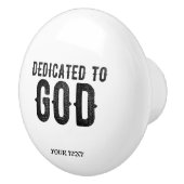 DEDICATED TO GOD  COOL BLACK TEKST KERAMISCHE KNOP (Rechts)