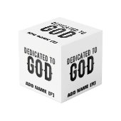 DEDICATED TO GOD  COOL BLACK TEKST KUBUS (Voorkant hoekig)