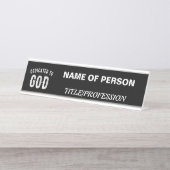 DEDICATED TO GOD COOL WHITE TEKST BUREAU NAAMBORDJE (Voorkant)