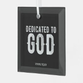 DEDICATED TO GOD COOL WHITE TEKST GLAS ORNAMENT (Voorkant links)