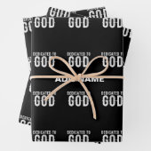 DEDICATED TO GOD COOL  WHITE TEKST INPAKPAPIER VEL (In situ)