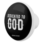 DEDICATED TO GOD COOL WHITE TEKST KERAMISCHE KNOP (Rechts)