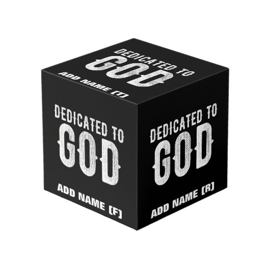 DEDICATED TO GOD COOL WHITE TEKST KUBUS (Voorkant hoekig)