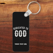 DEDICATED TO GOD  COOL WHITE TEKST SLEUTELHANGER (Achterkant)