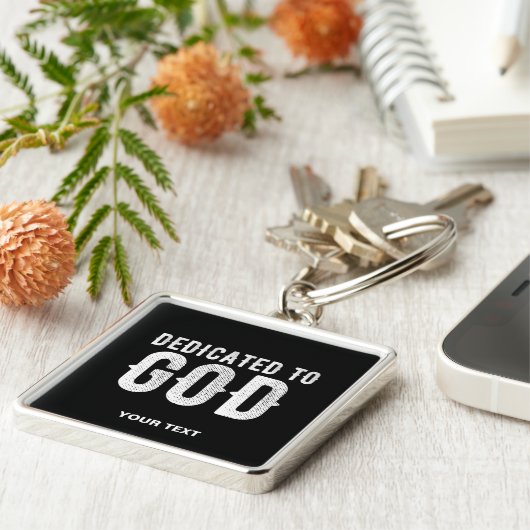 DEDICATED TO GOD COOL  WHITE TEKST SLEUTELHANGER (Zijkant)