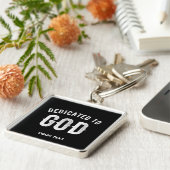 DEDICATED TO GOD  COOL WHITE TEKST SLEUTELHANGER (Zijkant)