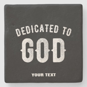 DEDICATED TO GOD COOL WHITE TEKST STENEN ONDERZETTER