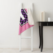 Dee Dee Athletic Letters Graphic Sherpa Deken (In situ)