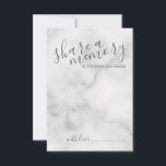 'Deel een geheugen' Elegant Marble Script Wedding Advieskaart<br><div class="desc">Voeg een persoonlijke aanraking aan uw bruiloft toe met een modern manuscript trouwadvies en wenst kaart. Deze kaart heeft de titel 'Deel een geheugen' in de grijze,  moderne lettertypestijl en details in de grijze moderne sans serif lettertypestijl op de witte marmerachtergrond.</div>