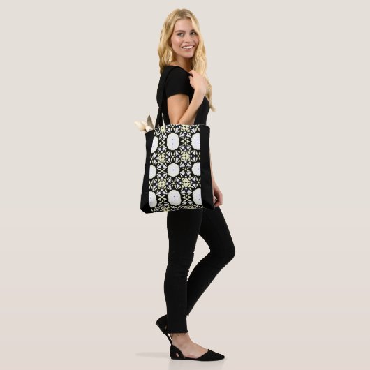 Deel één's caleidoscoop art six tote bag (Op model)