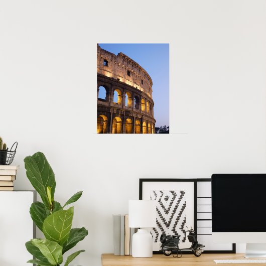 Deel van Colosseum bij de schemering Poster (Thuiskantoor)