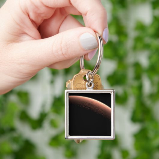 Deel van Mars op de grens van licht en donker. Sleutelhanger (Hand)