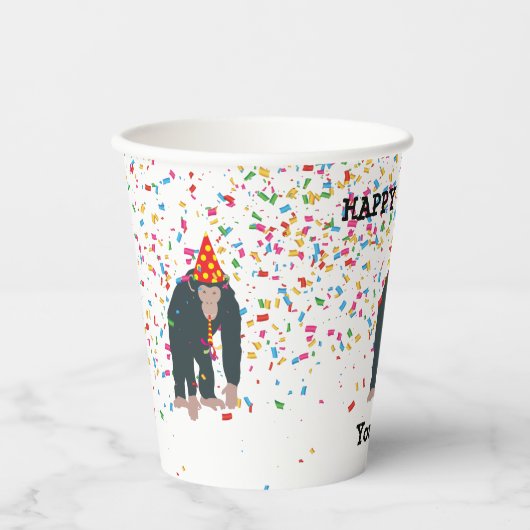 Deelnemende dieren met een partij papieren bekers (Voorkant)