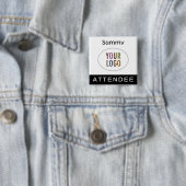 Deelnemer Pin Achternaam Badge Square Logo Button (In situ)