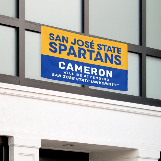 Deelstaat San Jose | Afstuderen aanwezig Spandoek (Buitenkant Gebouw)