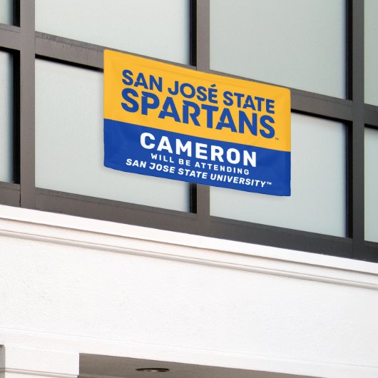 Deelstaat San Jose | Afstuderen aanwezig Spandoek (Buitenkant Gebouw)