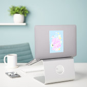 DEENSE PASTEL RETRO VERGEET NIET TE LEVEN STICKER (Laptop op bureau)