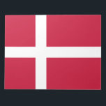 Deense vlag notitieblok<br><div class="desc">Dit ontwerp is voorzien van de nationale vlag van Denemarken, een Noords land in Noord-Europa. Het Deense vasteland, het zuidelijkste van de Scandinavische regio's, bestaat uit een schiereiland, Jutland, en een eilandengroep van 443 eilanden, waarvan de grootste zeelanden, Funen en het Noordjutlanse eiland zijn. Denemarken ligt ten zuidwesten van Zweden,...</div>