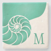 Deep Aqua Nautilus Shell met Monogram Stenen Onderzetter (Voorkant)