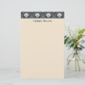Deep Blue en Cream Seashell Patroon Gepersonalisee Briefpapier (Staand voorkant)