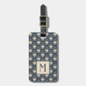 Deep Blue en Cream Seashell Patroon Monogram Bagagelabel (Voorkant verticaal)