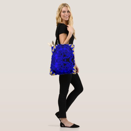 Deep Blue en Gold Teeth Border Fractal Tote Bag (Op model)