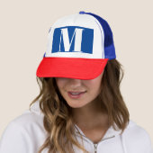 Deep Blue Initiaal Letter Monogram modern Stijlvol Trucker Pet (In situ)
