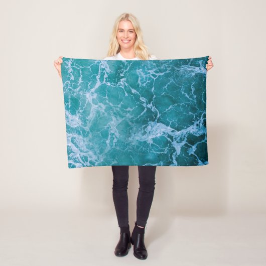 Deep Blue Ocean Waves Fleece Deken (In situ)