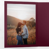 Deep Burgundy Elegant QR Code Classic Wedding Drieluik Uitnodiging (Binnenzijde eerst)