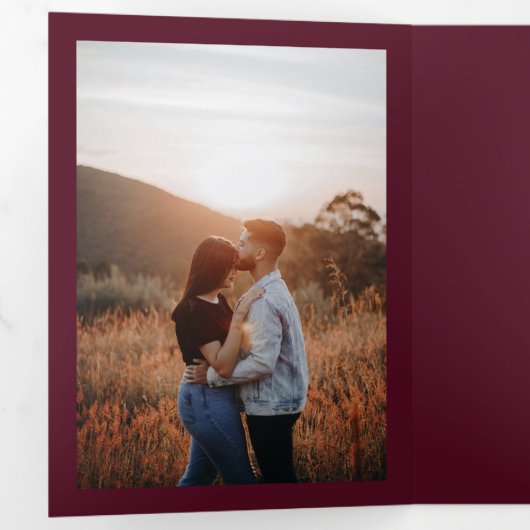 Deep Burgundy Elegant QR Code Classic Wedding Drieluik Uitnodiging (Binnenzijde eerst)