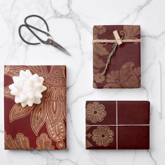 Deep Burgundy Red en Gold Damask Inpakpapier Vel (Voorkant)