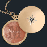 Deep Coral  Damask Monogram Ketting<br><div class="desc">Liefje Locket Ketting voor haar op Valentijnsdag of Jubileum. Monogram en naam van je liefje.</div>