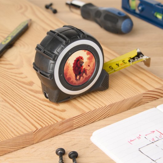 Deep Crimson Glow – The Lion of Burning Destiny.   Rolmaat (Houtwerk)