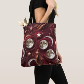 Deep Garnet Red Celestial Moon Phases Tote Bag (Dichtbij)