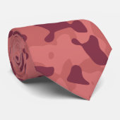 Deep Maroon Camo in zacht rood en stoffig Roos Stropdas (Opgerold)