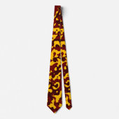 Deep Maroon, Gouden Geel en Donkerrode Camouflag Stropdas (Voorkant)