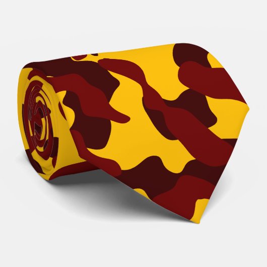 Deep Maroon, Gouden Geel en Donkerrode Camouflag Stropdas (Opgerold)