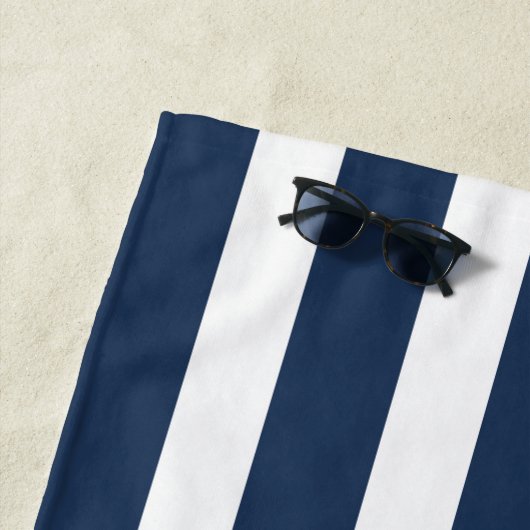 Deep Navy met Witte Streep Handdoek met Jouw naam (In situ)