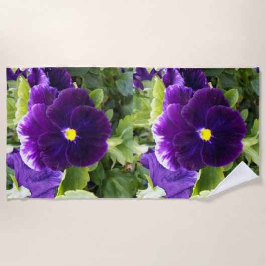 Deep Paars Pansy Plant Strandlaken (Voorkant)