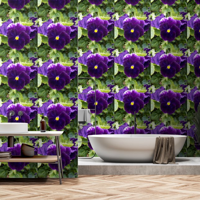 Deep Paarse Pansy Clusters: majestueuze schoonheid Behang (Badkamer)