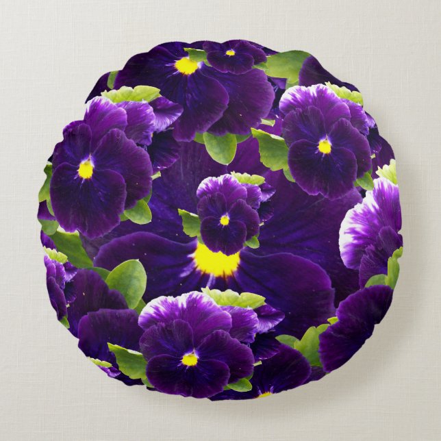 Deep Paarse Pansy Clusters: majestueuze schoonheid Rond Kussen (Voorkant)