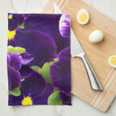 Deep Paarse Pansy Clusters: majestueuze schoonheid Theedoek (Quarter Fold)