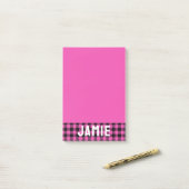 Deep Pink Buffalo Check Witte Naam Post-it® Notes (Op bureau)