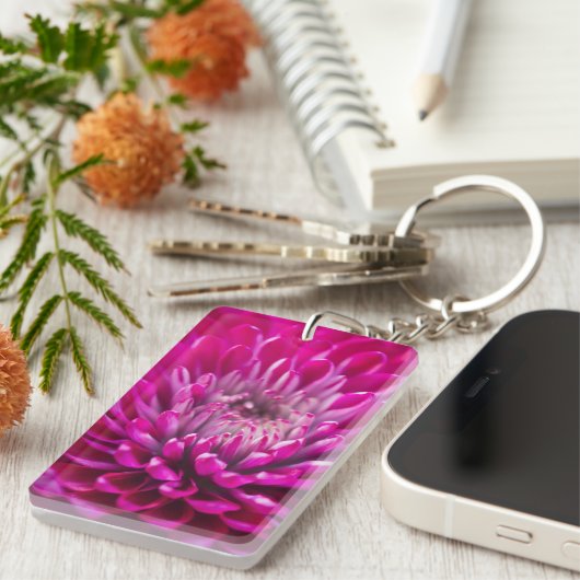 Deep Pink Chrysanthemum Sleutelhanger (Voorkant Rechts)