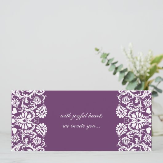 Deep Plum Damask Swirls Wedding Invitation Kaart (Staand voorkant)