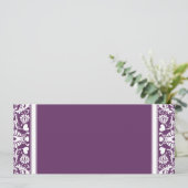Deep Plum Damask Swirls Wedding Invitation Kaart (Staand voorkant)