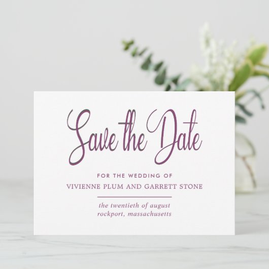 Deep Plum & White Kalligrafie Bewaar de Datum Save The Date (Staand voorkant)
