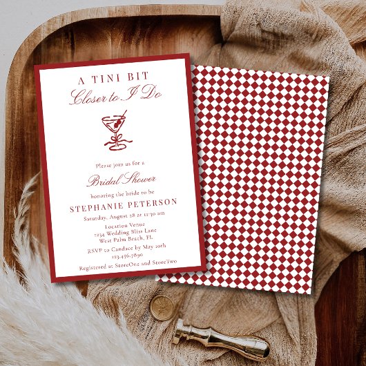 Deep Red Checkered Old Money Martini Bridal Shower Kaart