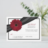 Deep Red Daisy Black Ribbon Wedding Reply Kaart (Staand voorkant)