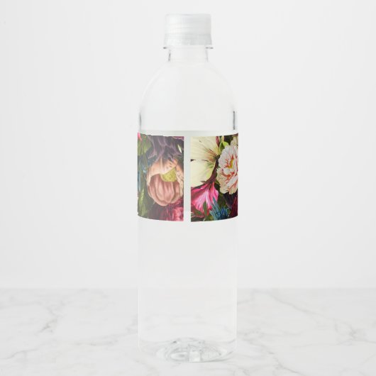 Deep Red Flower Bouquet Funeral Memorial Waterfles Etiket (Achterkant)